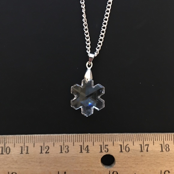 Swarovski Austrian Crystal Snowflake necklace - Picture 2 of 4